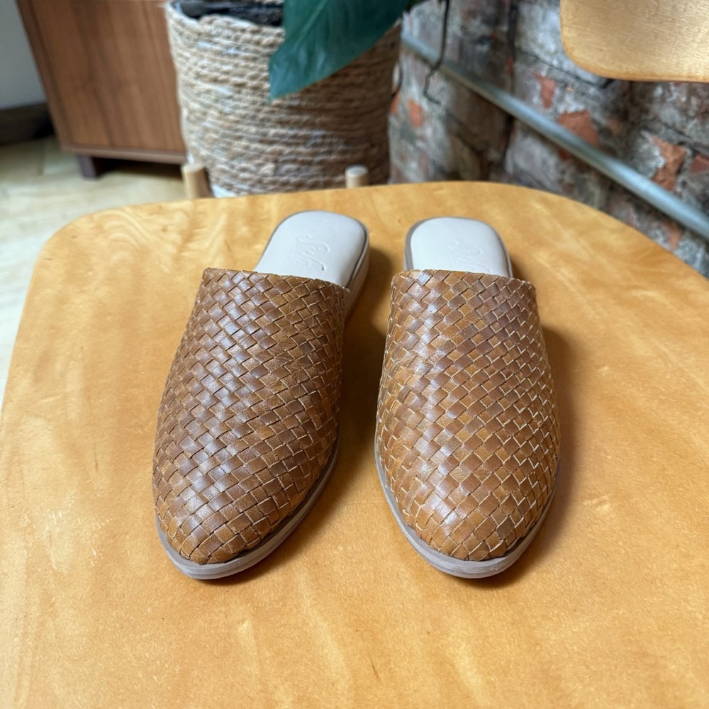 Sseko | Woven Leather Cloud Mules | Size 8 - Picture 2 of 13